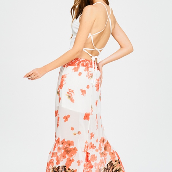 Dresses & Skirts - NEW floral print slit front backless  axi dress